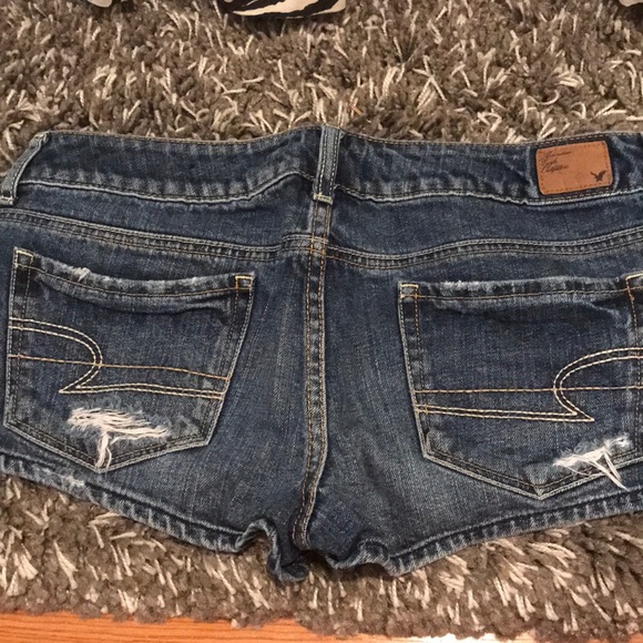 Distressed shorts - Picture 2 of 2